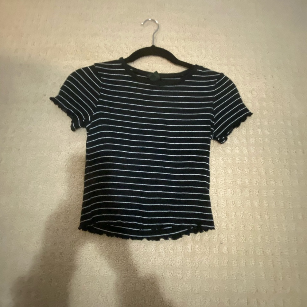 Black and white striped lettuce trim top